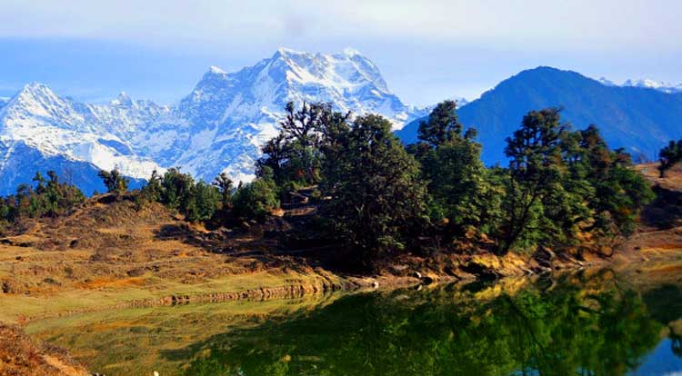 deoriatal chopta tungnath chandrashila trek : Serene Deoria tal is famous for reflection of chaukhamba in its crystal clear water